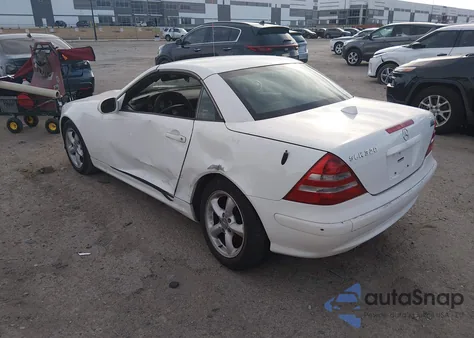 2002 Mercedes-Benz Slk 320 z USA, uszkodzony, nr VIN WDBKK65F12F251255